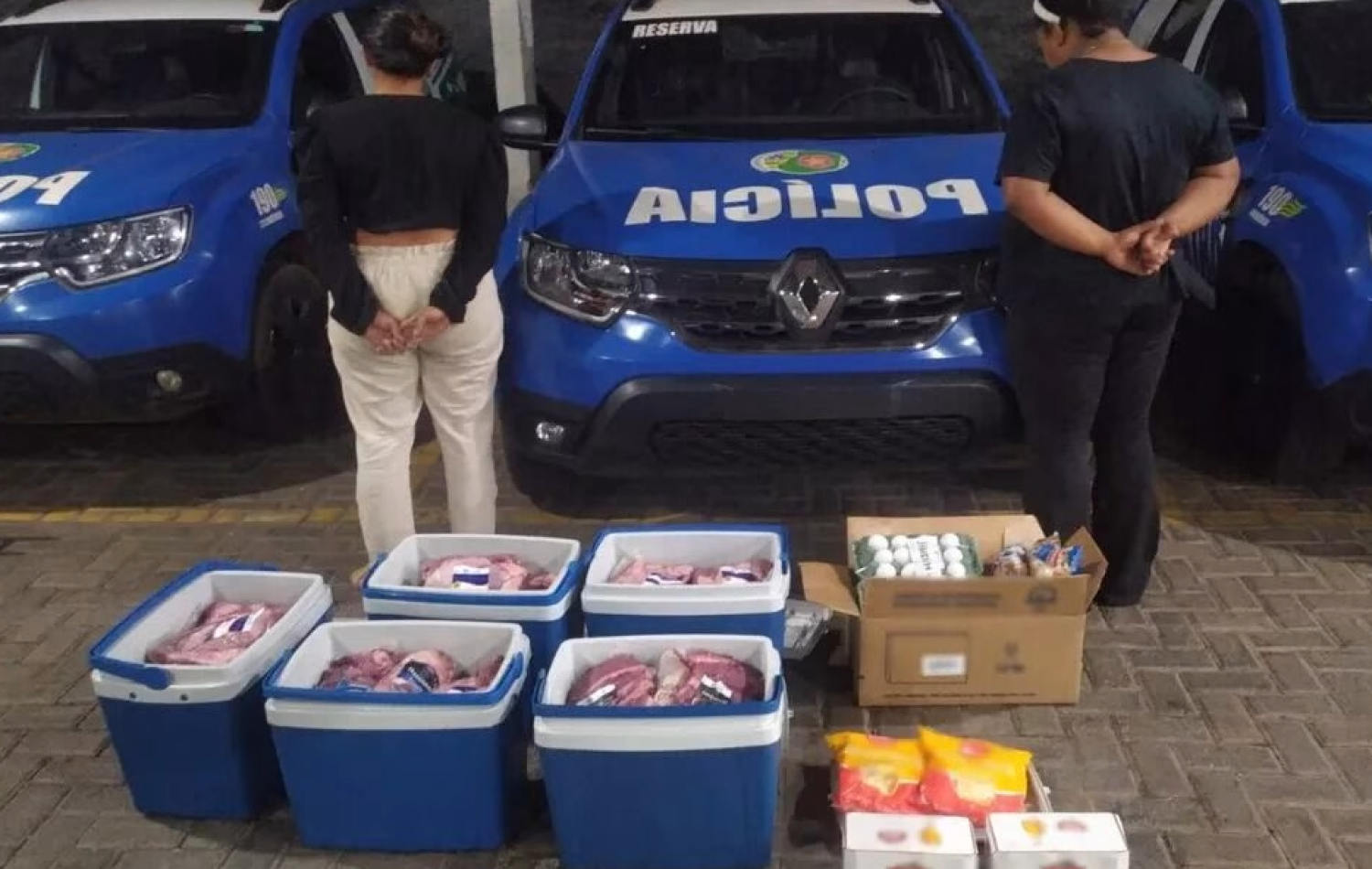 Mulheres são presas após furtarem carne e cerveja para fazer festa em Goiânia