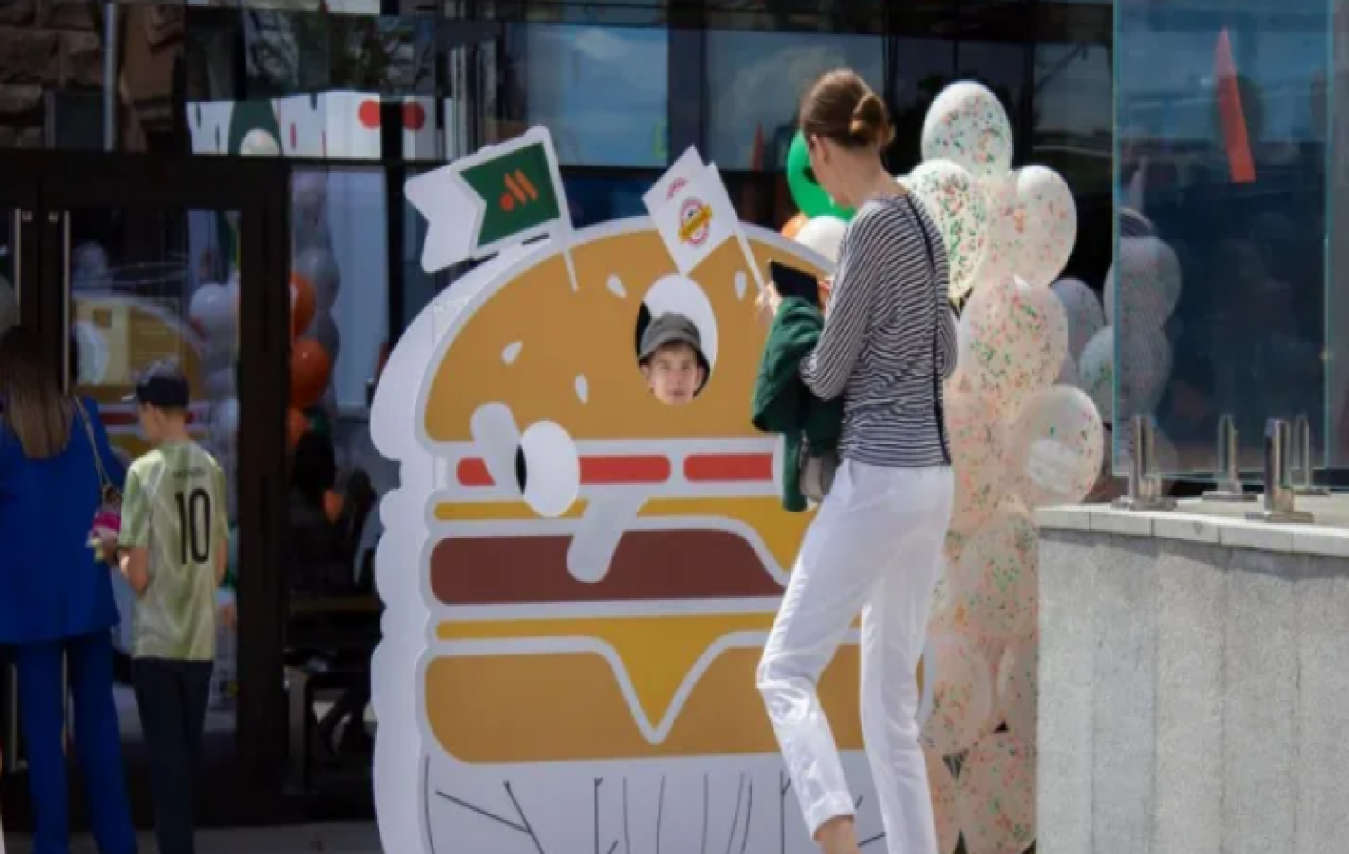 “Só quero comer um bom e velho McDonald’s”: russos fazem fila para conhecer substituto da rede