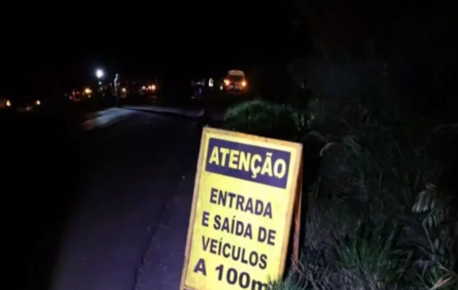 Trabalhador morre atropelado em rodovia quando colocava placa de sinalização