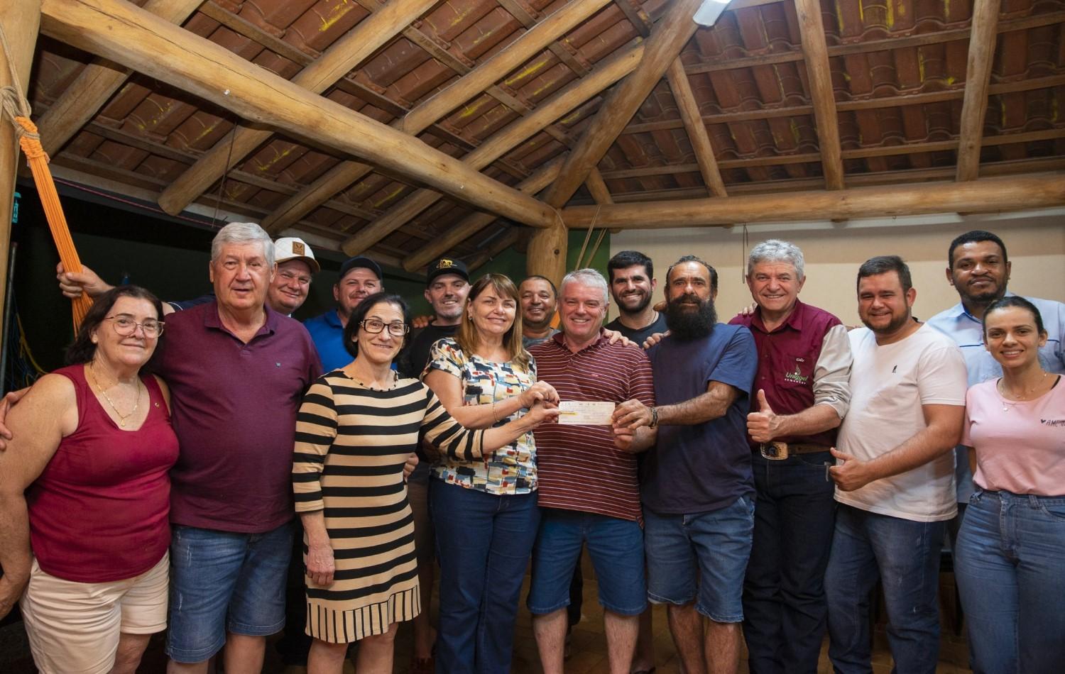 APAE recebe R$ 15 mil reais em doações