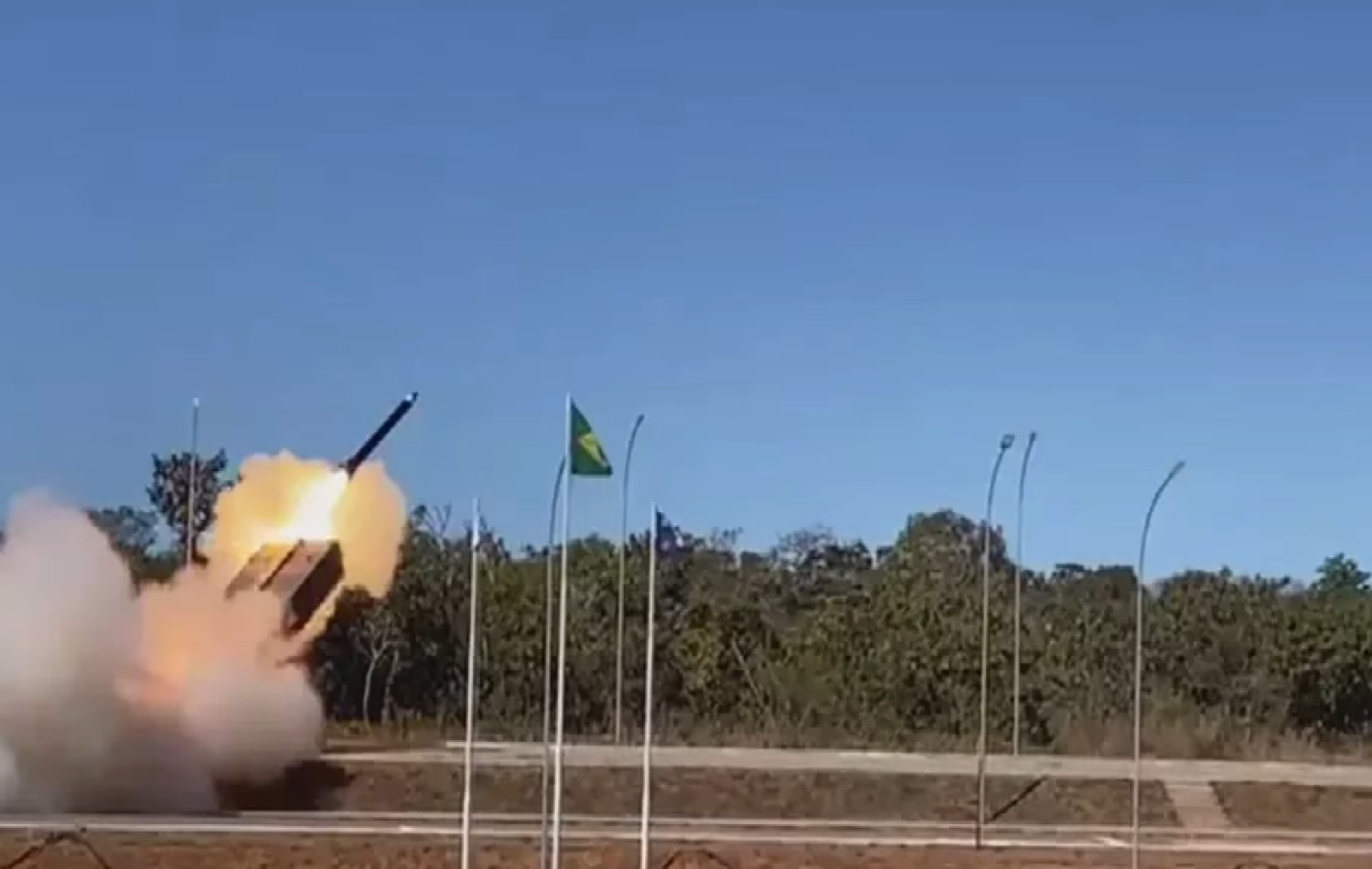 Míssil explode e deixa oito militares feridos em base do Exército, em Formosa
