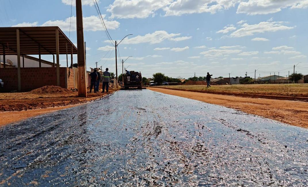 Prefeito Vinicius Terin autoriza investimentos de mais de R$ 5 milhões de reais em asfalto