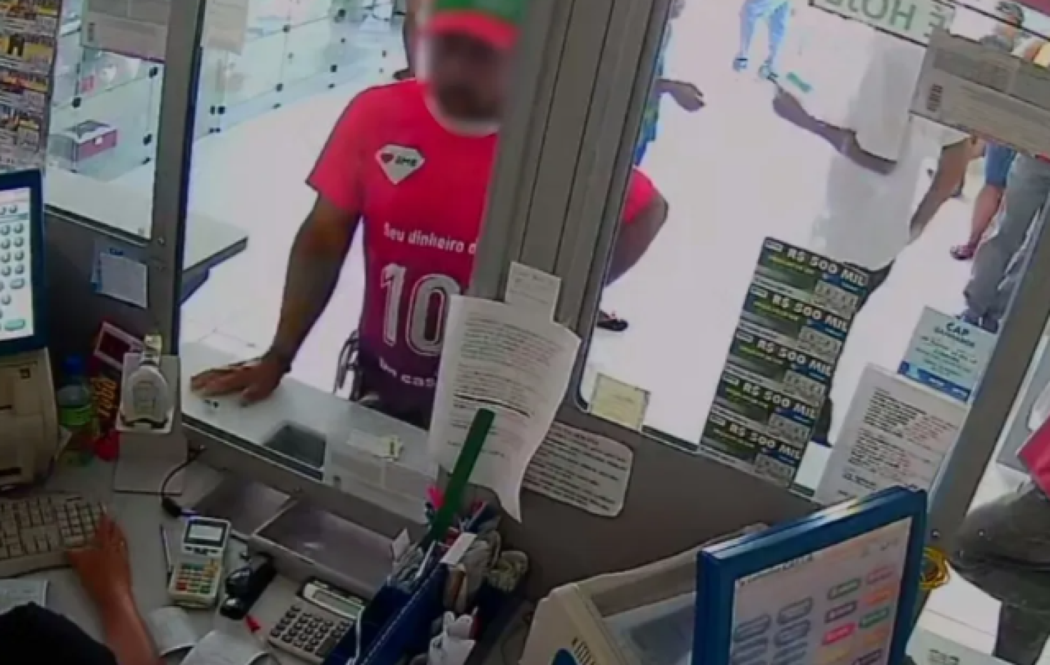 Homem que fugiu antes de pagar R$ 20 mil à lotérica repassou boletos com nomes de 4 pessoas diferentes, diz empresária