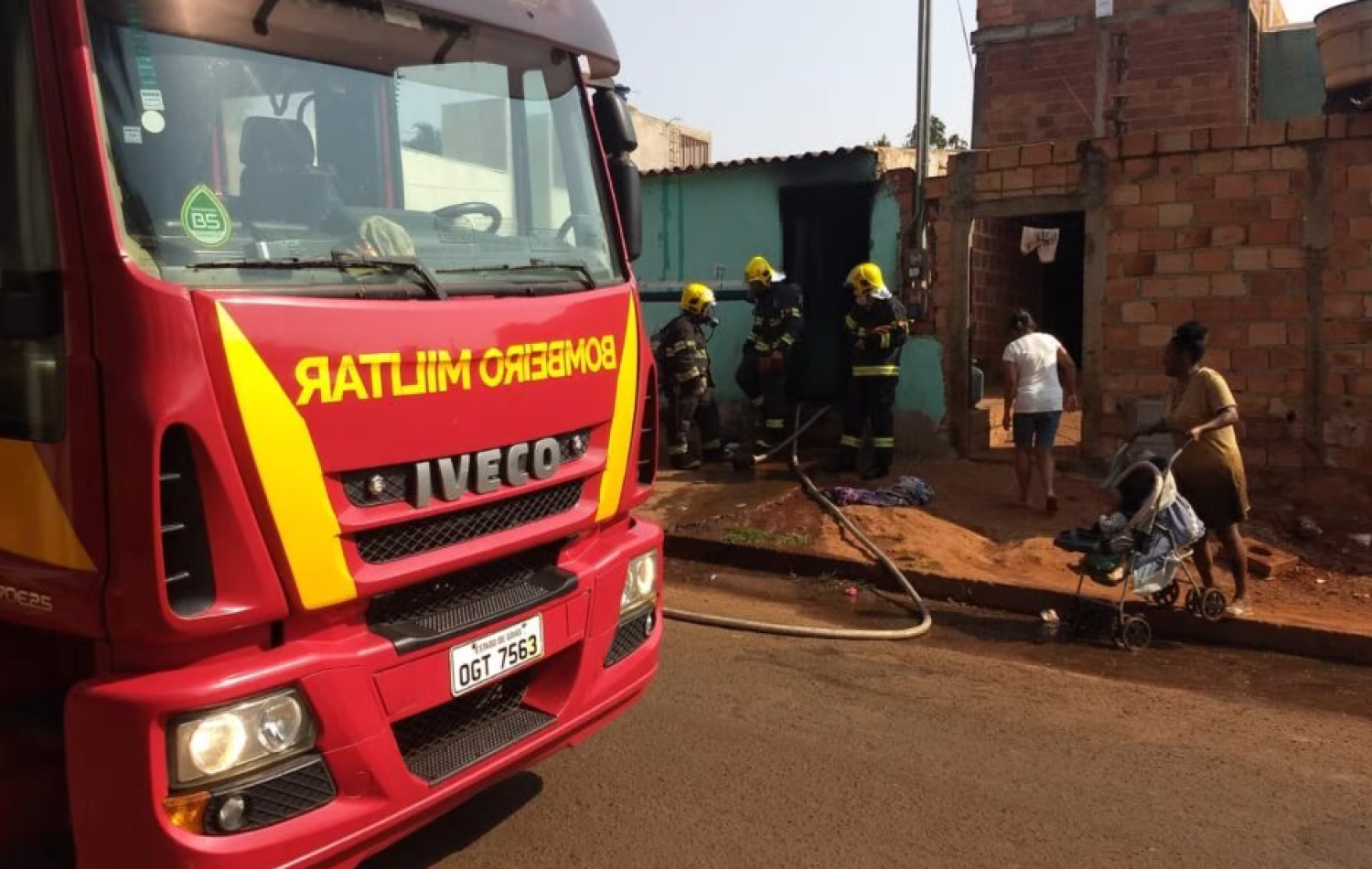 Incêndio em residência deixa mãe e três filhos feridos em Rio Verde (GO)