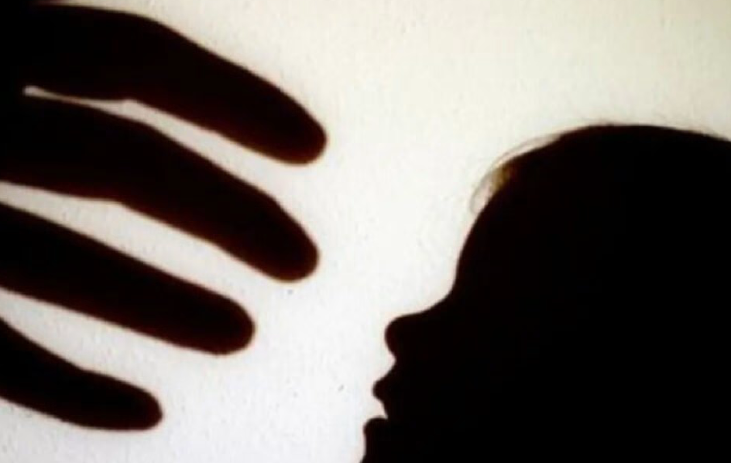 Colega da família é preso após forçar beijo com menina de 6 anos, em Mineiros