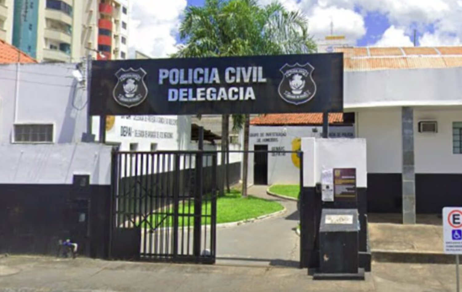 Suspeita de jogar soda cáustica em mulher e crianças é liberada após depor, em Caldas Novas
