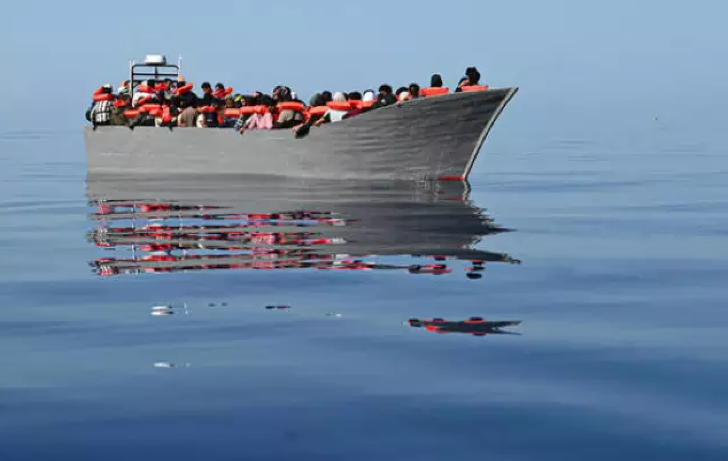 Embarcação com quase 70 migrantes naufraga na Grécia