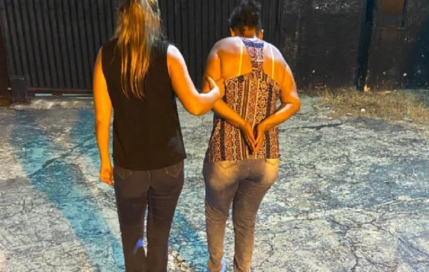 Mulher é presa suspeita de matar marido degolado em Caldas Novas
