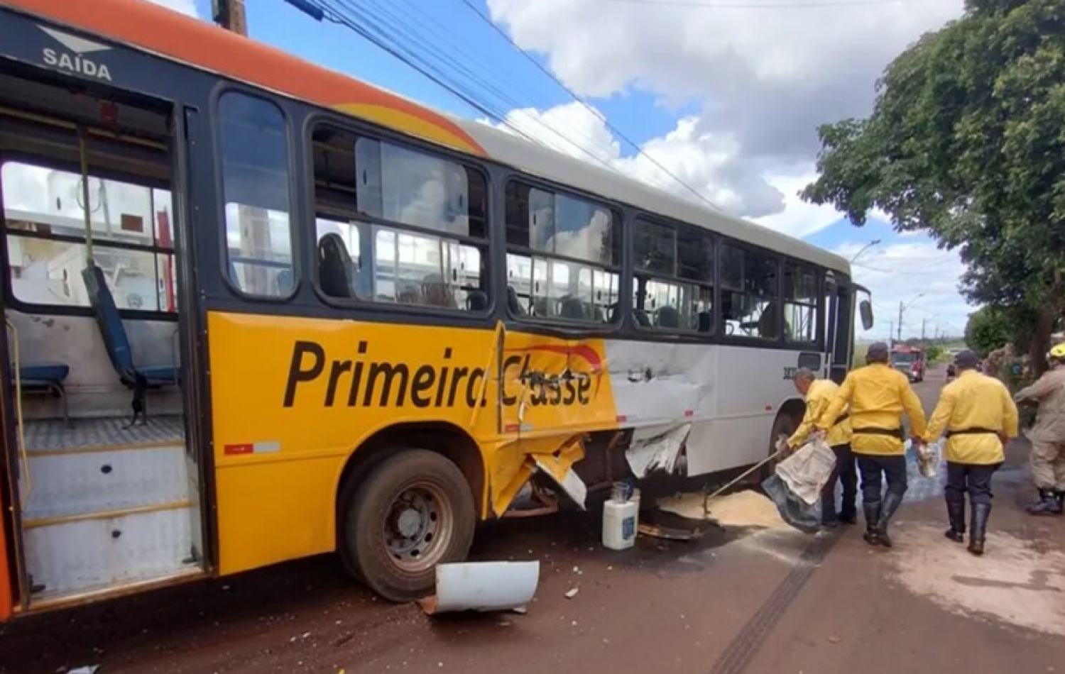 19 crianças e adolescentes ficam feridos em acidente com transporte escolar, em Rio Verde