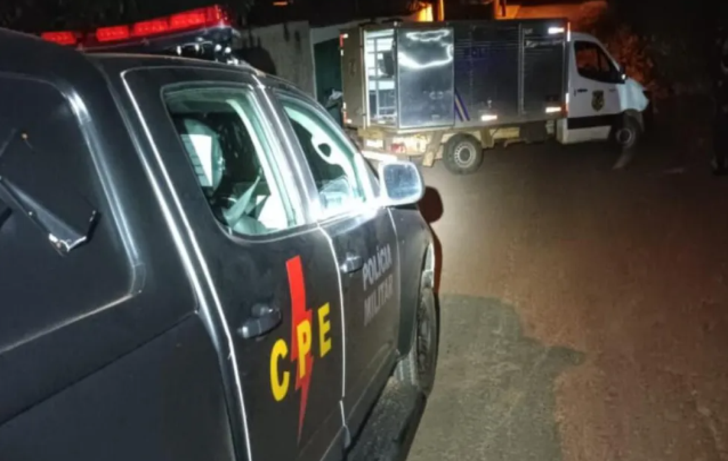 Marido é preso após contar em bar que matou e enterrou a esposa no quintal de casa há quase um mês, diz polícia