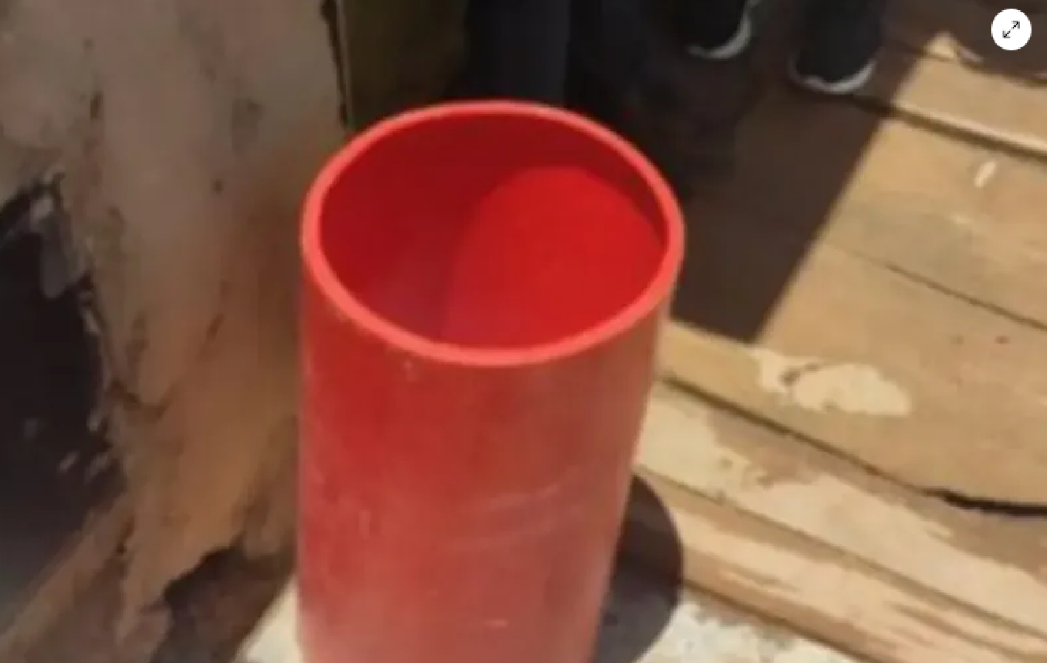 Bebê morre afogado após cair dentro de balde com água, em Goiânia