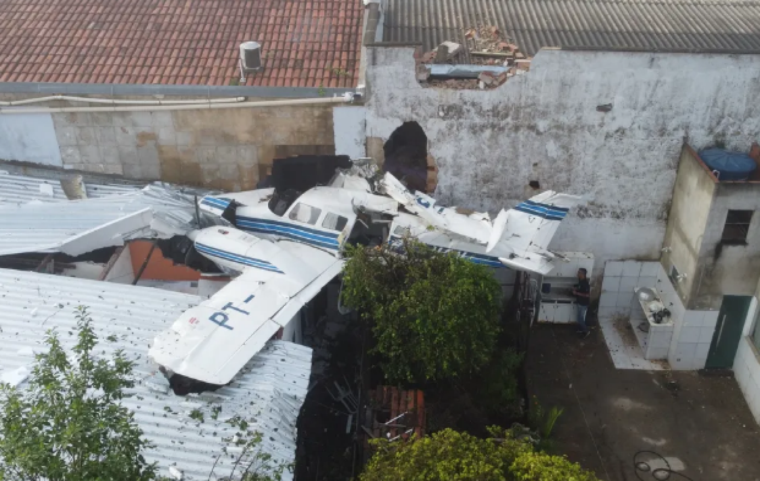 Dois mortos em queda de avião em Goiânia eram empresários e irmãos; veja quem são os outros ocupantes