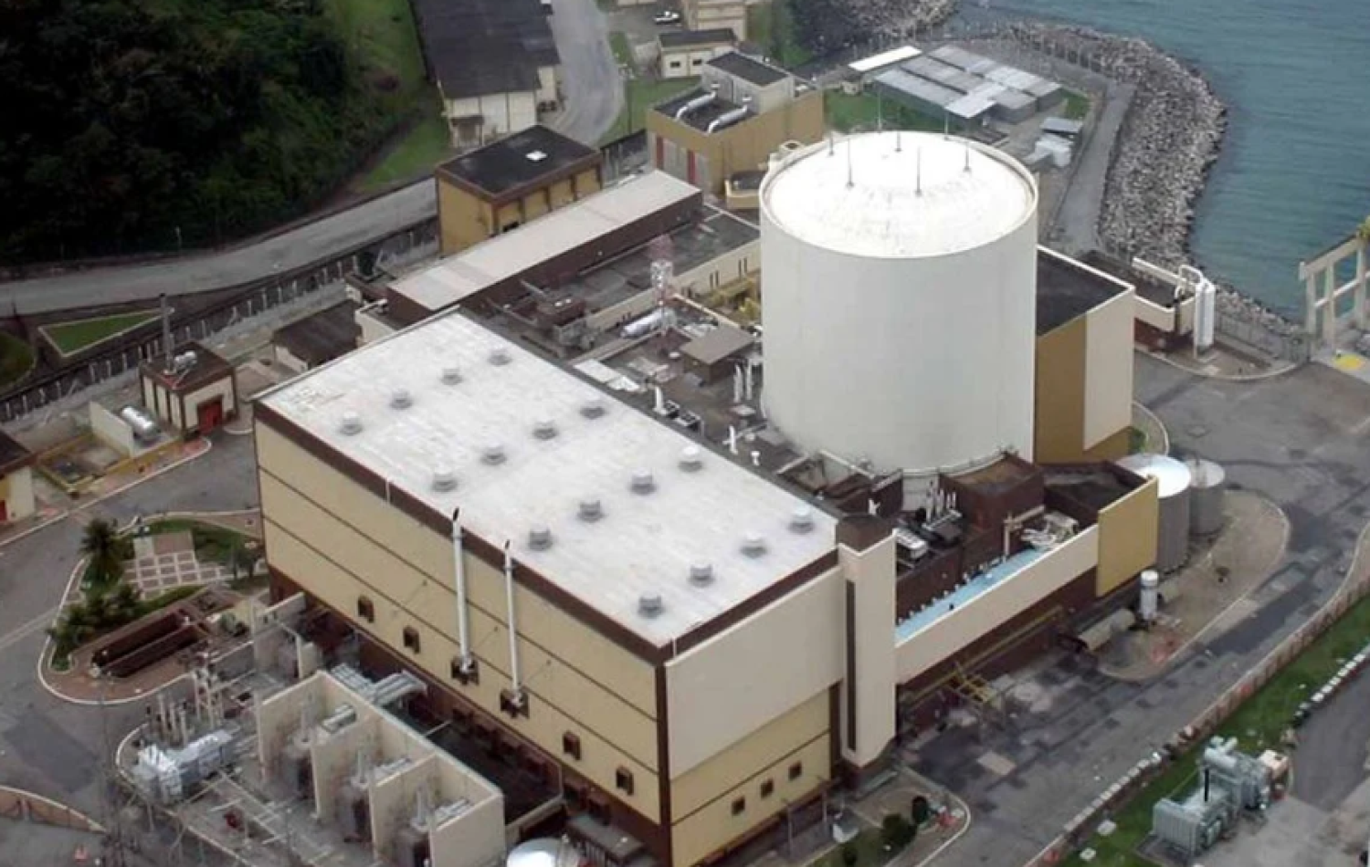 Eletronuclear omite vazamento de material radioativo em Angra