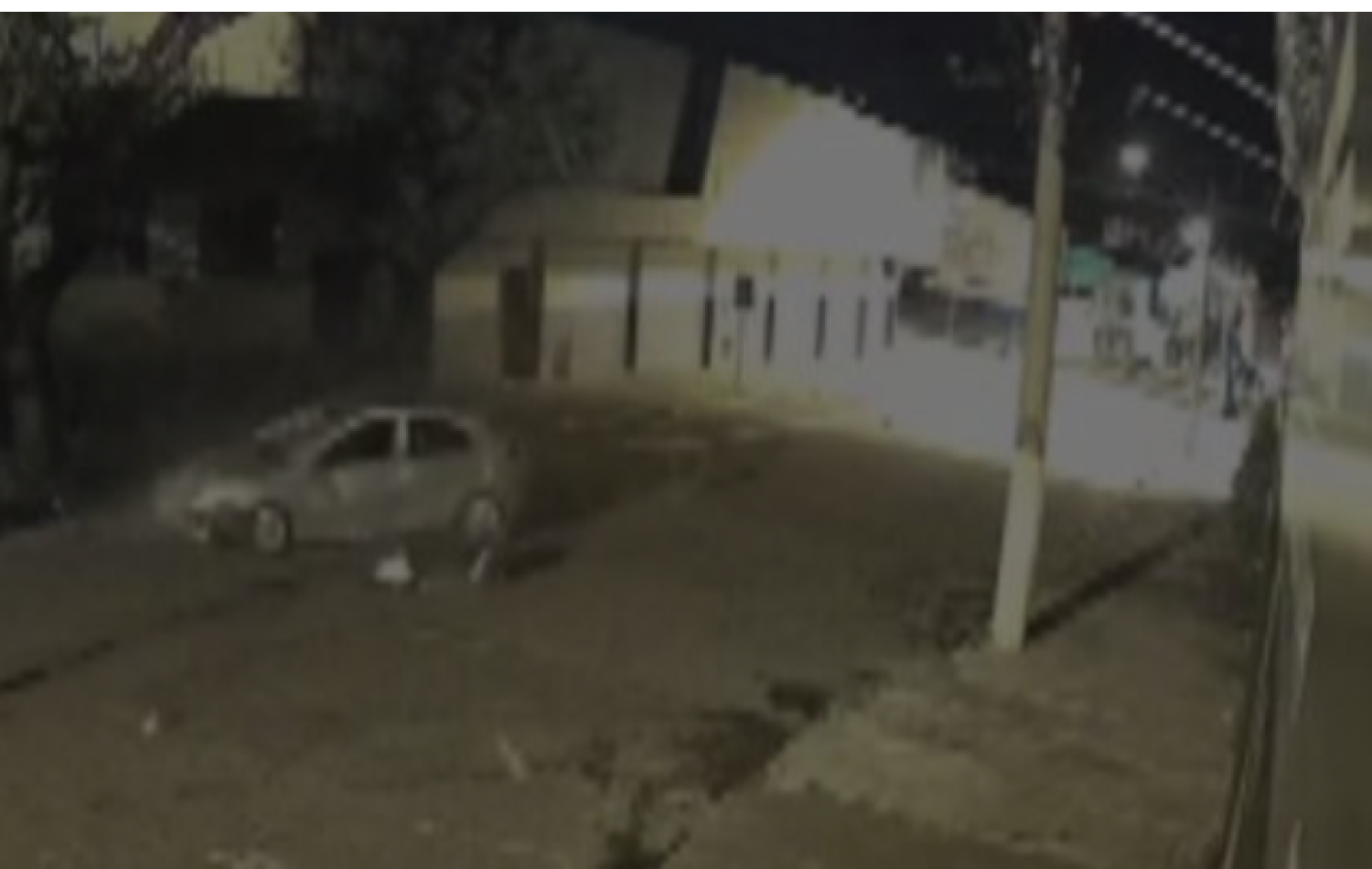 Motorista perde o controle, capota carro e abandona adolescente grávida ferida