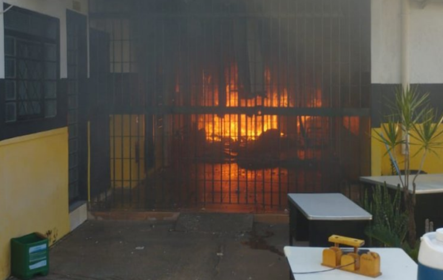 Rebelião de presos em Cassilândia termina com 107 transferidos e suspensão de visitas