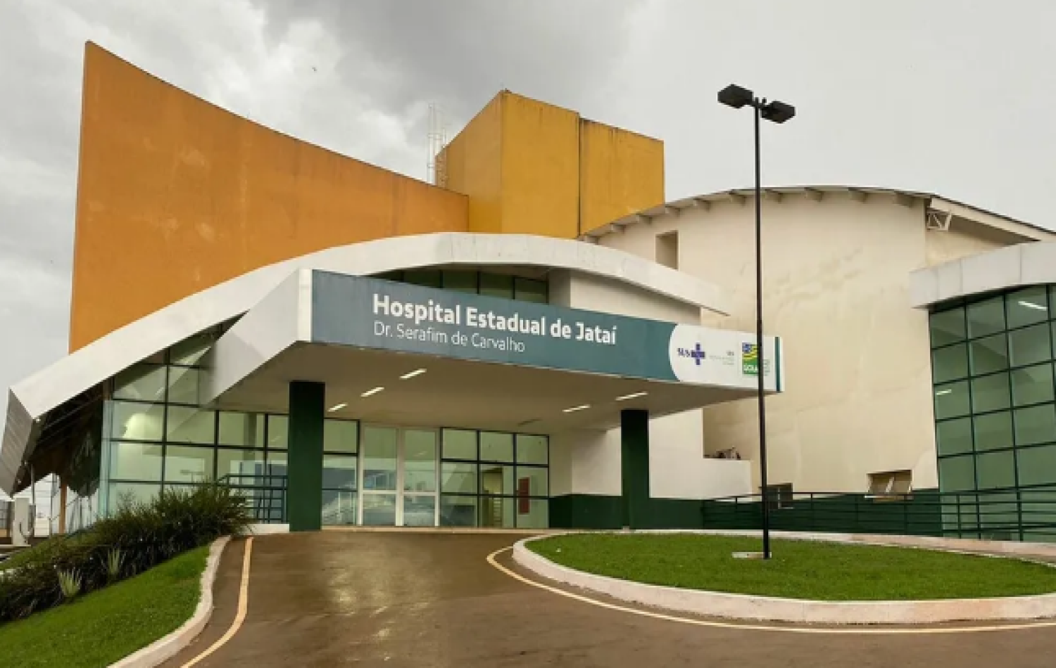 Padrasto tenta separar briga entre enteada e a mãe e é esfaqueado pela garota, diz polícia