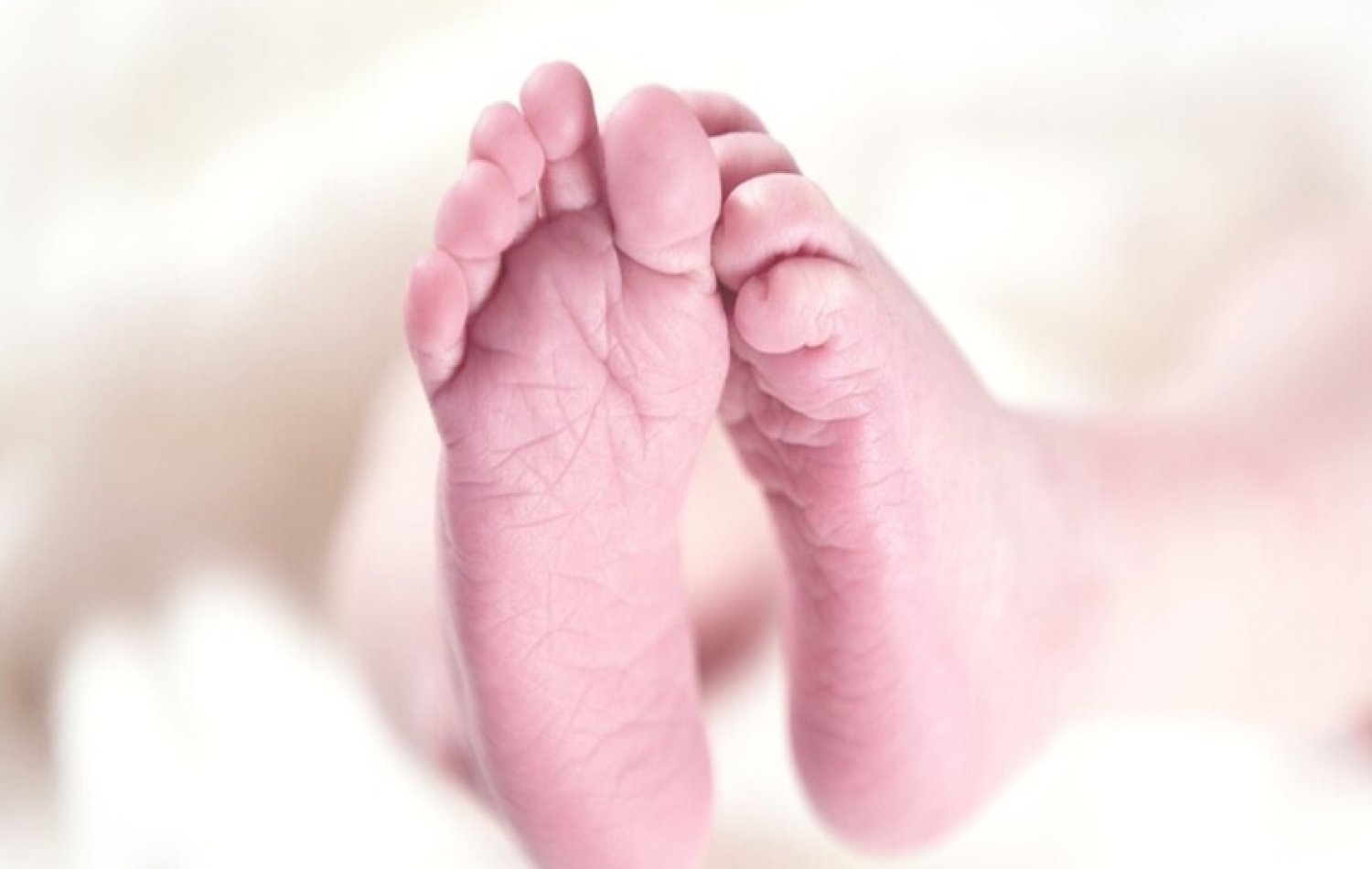 Primeiro bebê com DNA de três pessoas nasce no Reino Unido