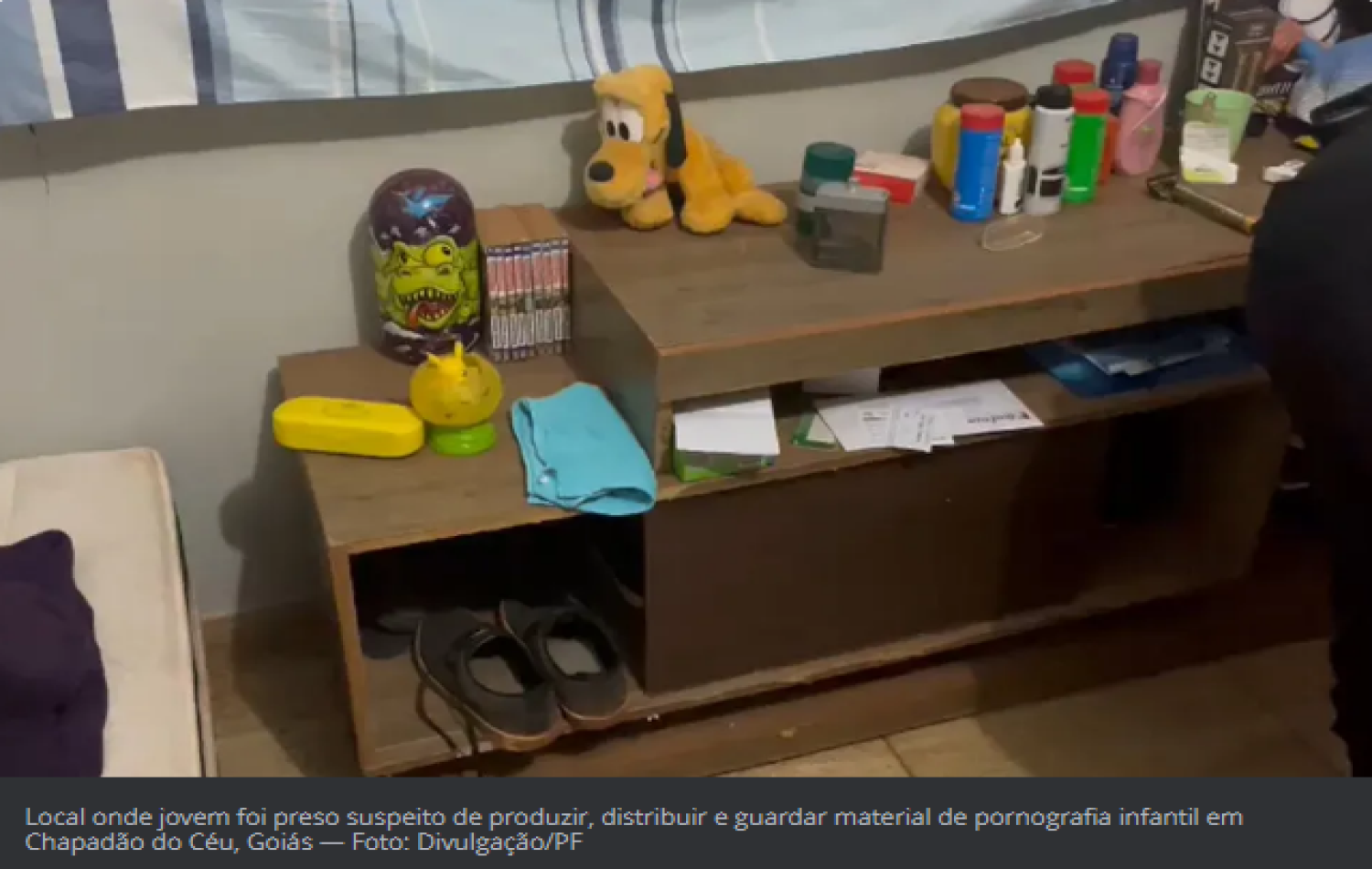 Jovem é preso suspeito de produzir, distribuir e guardar material de pornografia infantil
