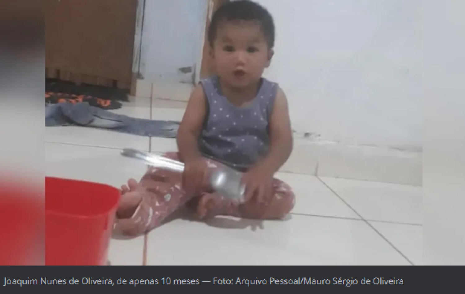 Bebê morre após ter corpo queimado com água quente de café, e pai lamenta: 'Me fazendo de forte'