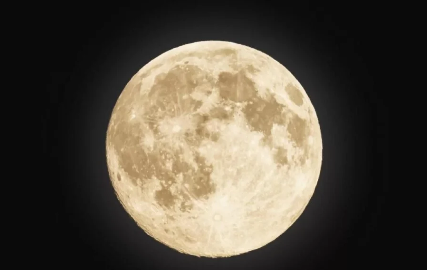 Superlua Azul ilumina o céu nesta quarta-feira (30)