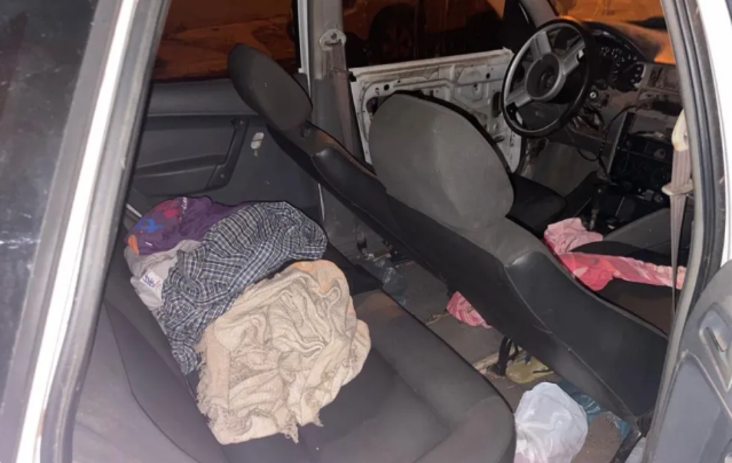 Corpos encontrados dentro de carro são de dois homens que viviam em situação de rua, diz polícia