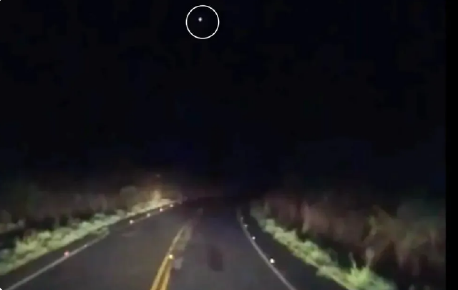 Luz misteriosa intriga motoristas em rodovia de Goiás