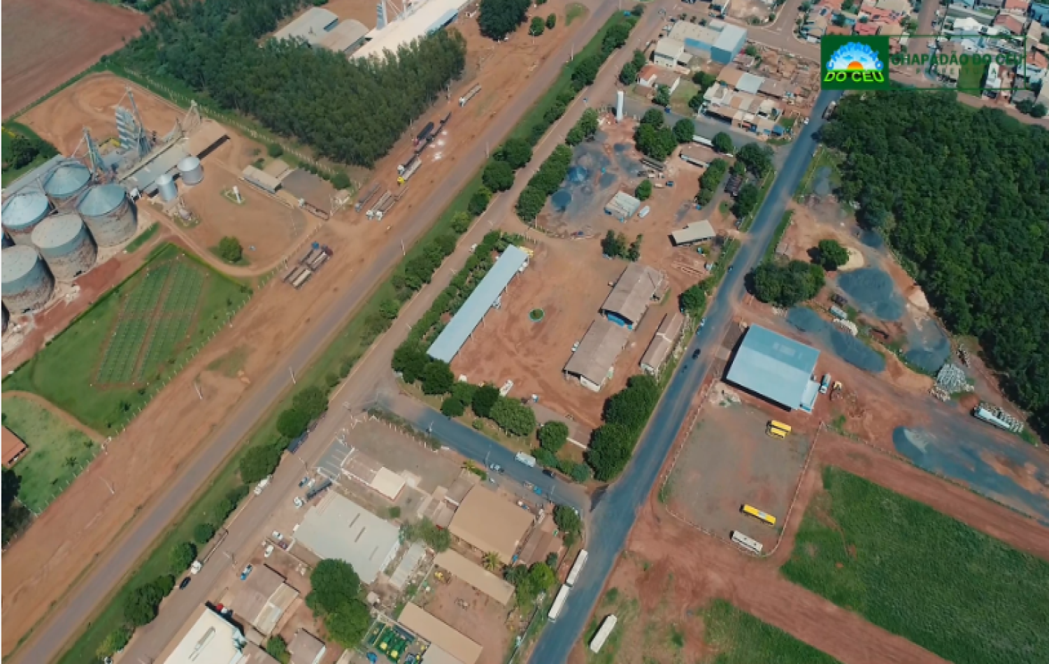 O SETOR INDUSTRIAL DE CHAPADÃO DO CÉU CELEBRA A CONCLUSÃO HISTÓRICA DO ASFALTAMENTO!