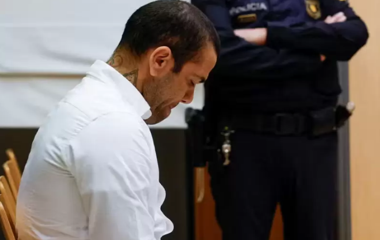 Ex Jogador Daniel Alves é condenado a 4 anos e 6 meses de prisão por estupro