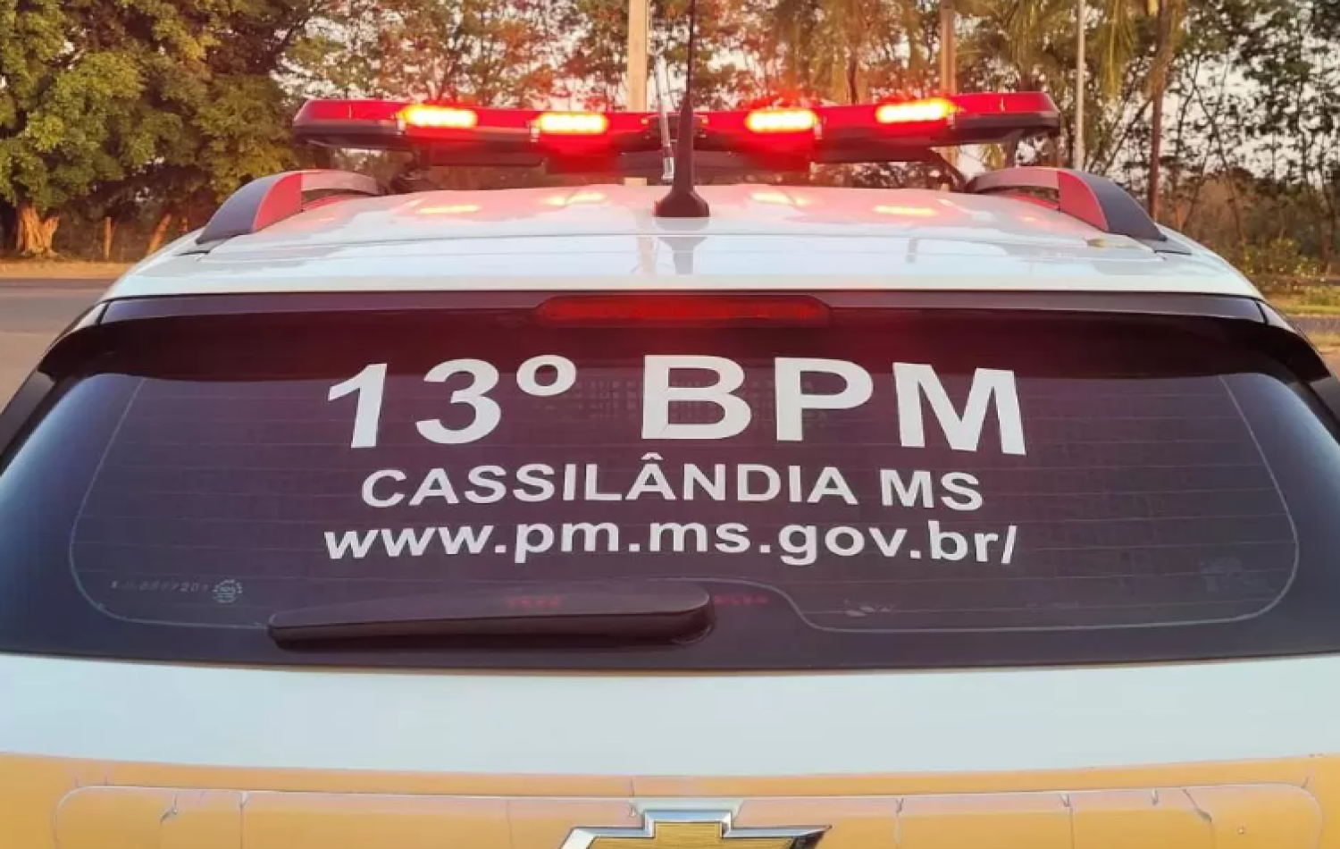Mulher surta e mostra os seios em peixaria de Cassilândia