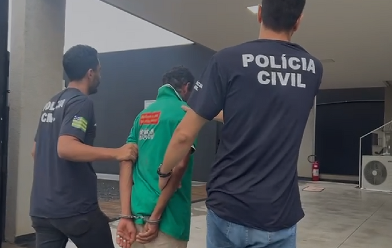 Polícia civil de Mineiros prende indivíduo pelo crime de maus-tratos (zoofilia)