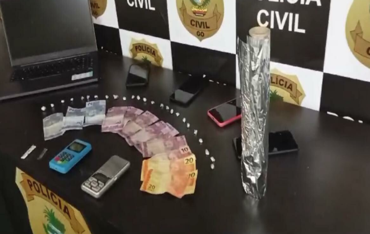 Mulheres são presas por tráfico de drogas em operação onde usuários continuavam a chegar ao local