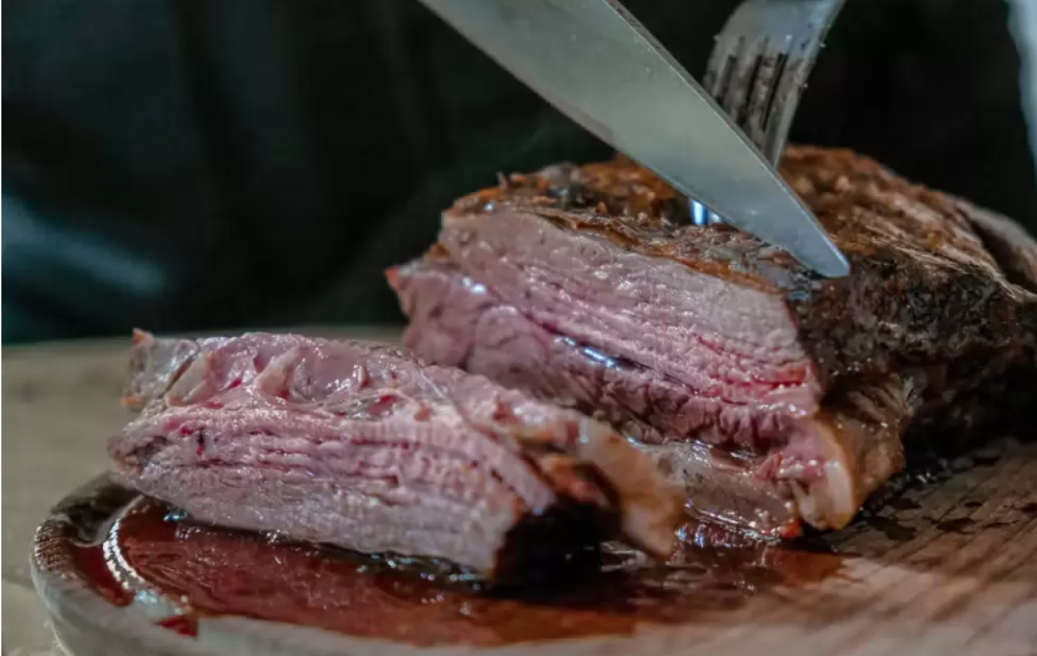Homem morre engasgado com pedaço de carne em churrasco com a família em MS.