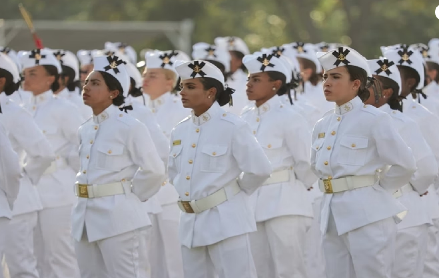 Serviço militar voluntário feminino tem início