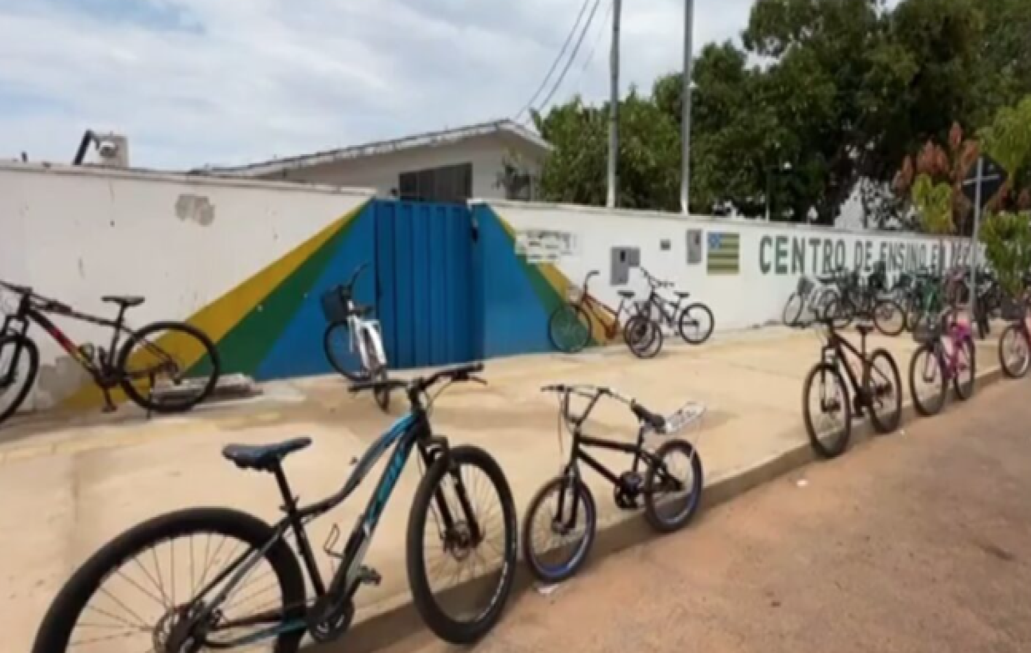 Aluna esfaqueia colega adolescente de 13 anos em escola de Mundo Novo