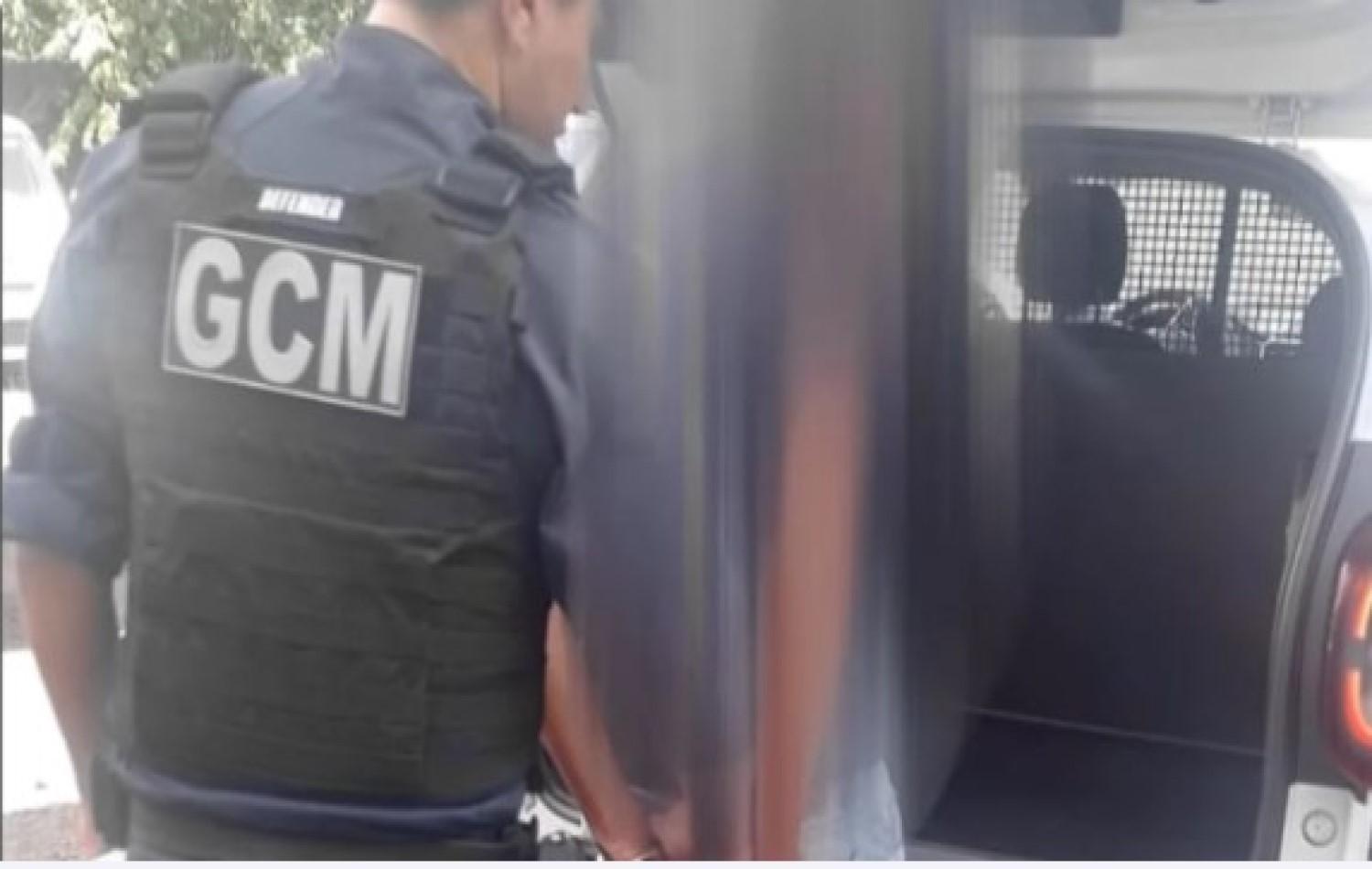 Adolescente faz sinal universal de socorro e é salva na rodoviária de Jataí