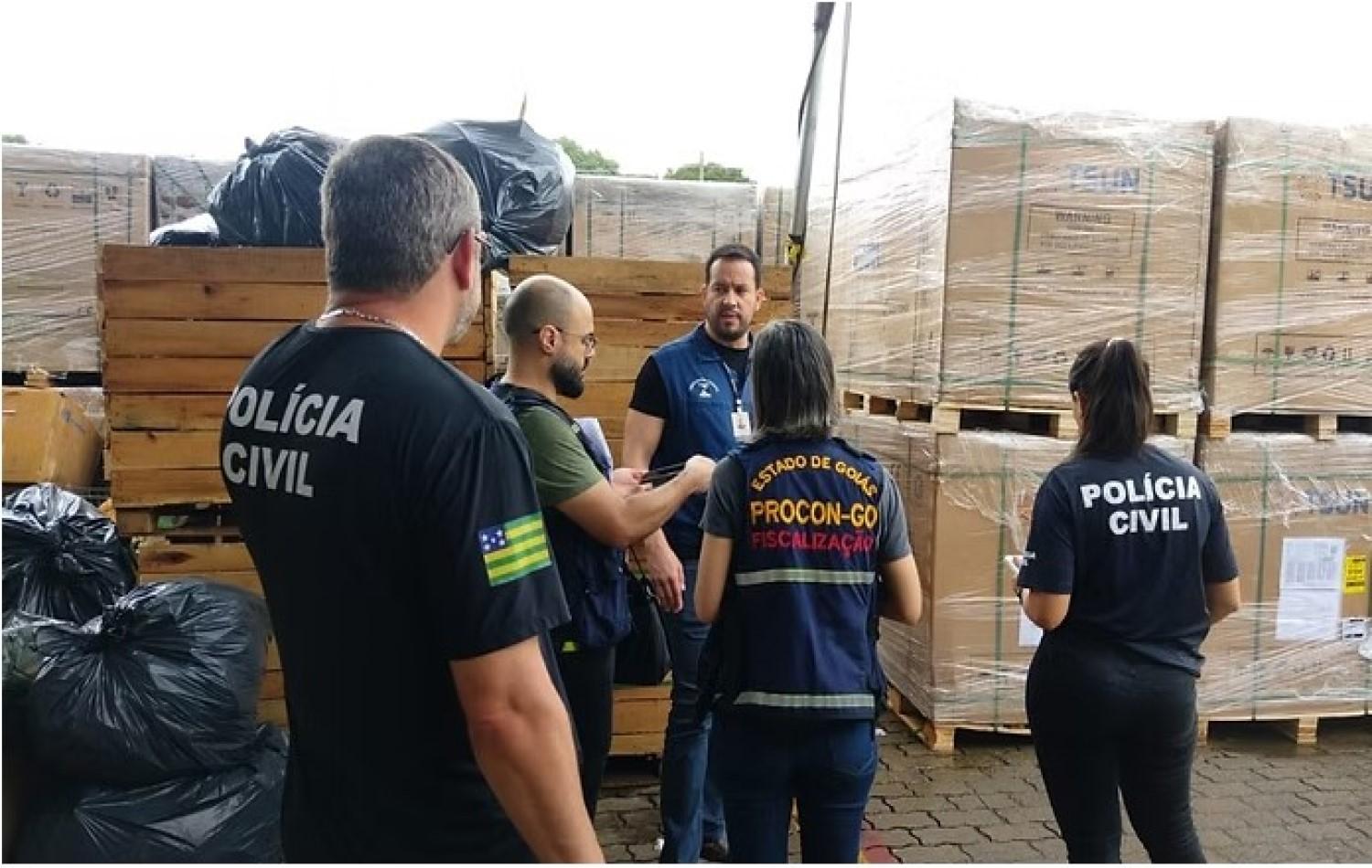 Procon Goiás apreende mais de 5,3 mil placas solares com registro suspenso por causa de falhas