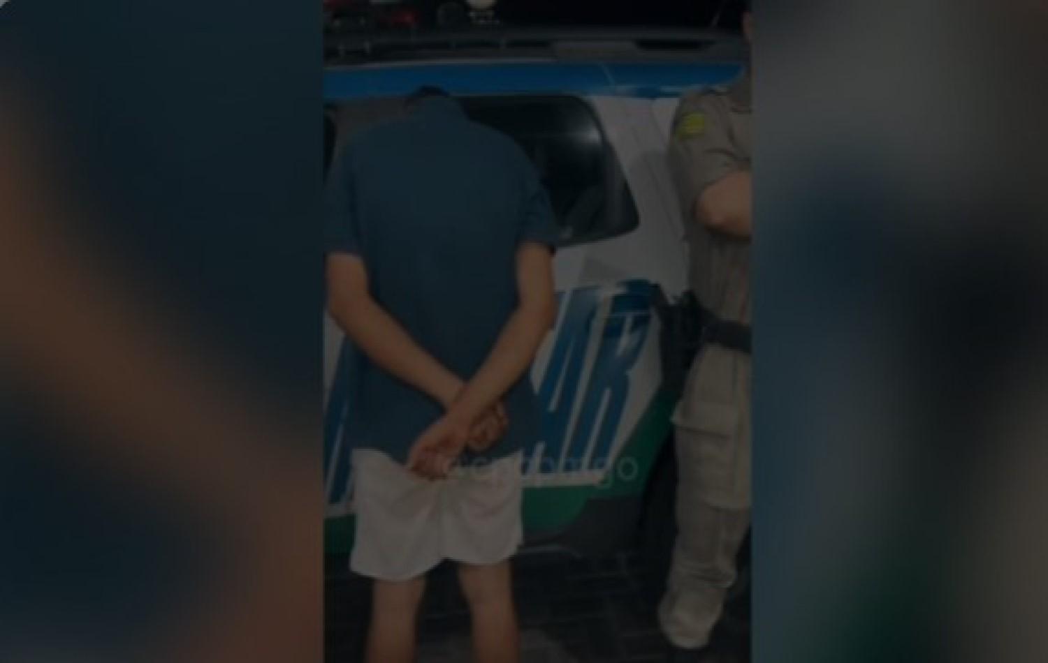 Adolescente nu tenta se aproximar de criança e é preso em Goiânia