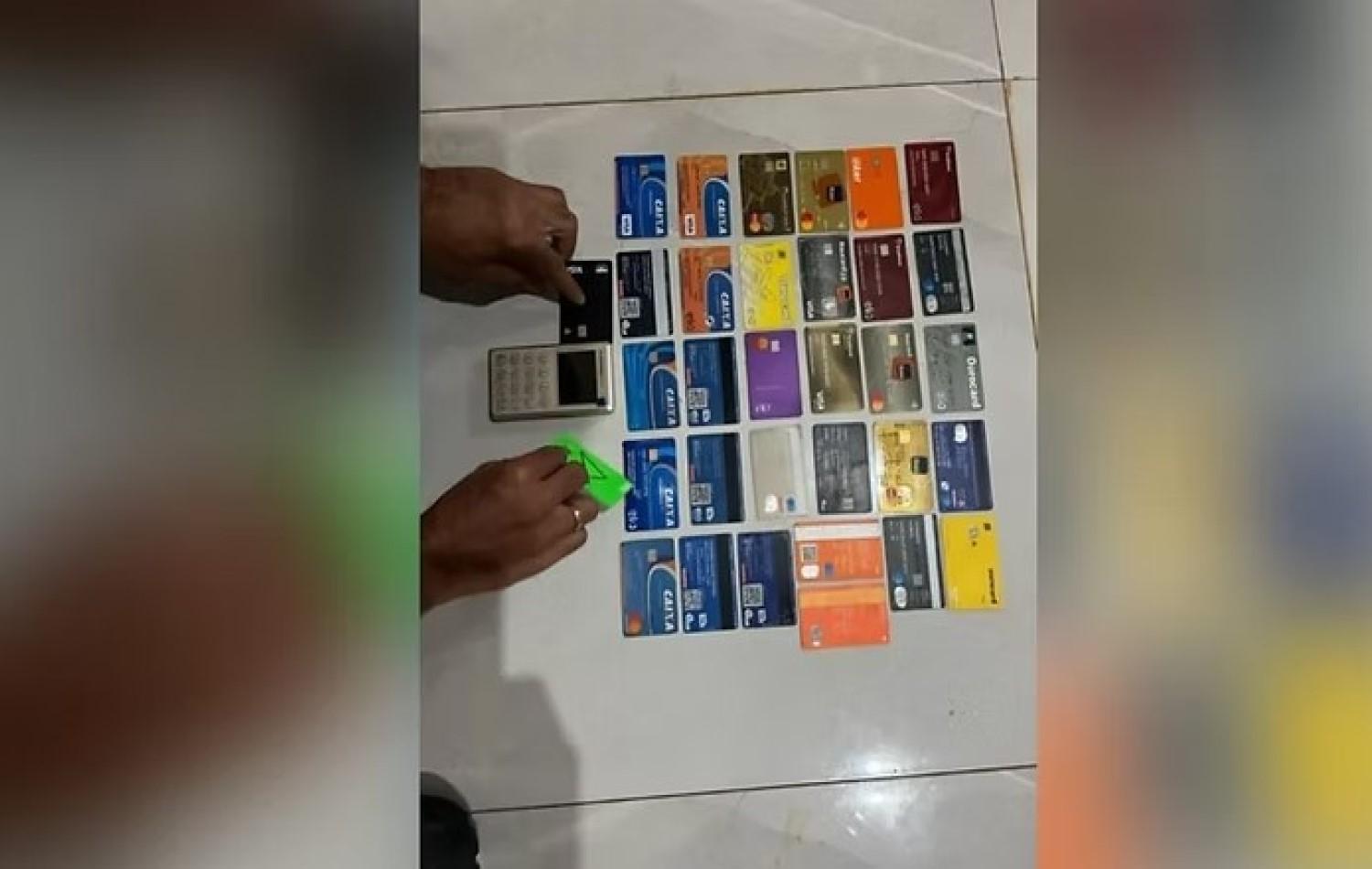 Operação cumpre mandados contra suspeitos de dar golpes em clientes de banco após oferecer ajuda e trocar cartões em GO,