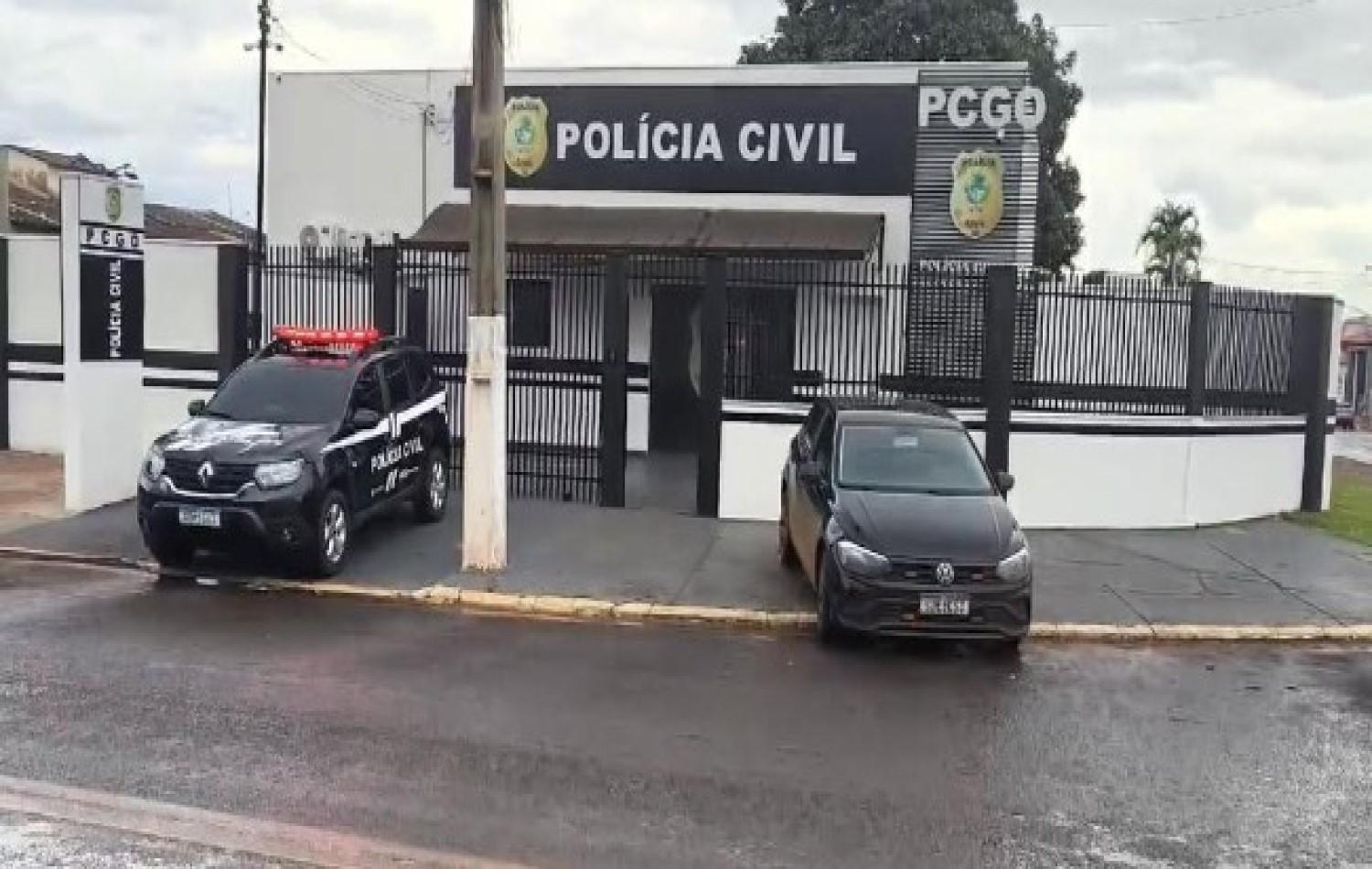 POLÍCIA CIVIL DE CHAPADÃO DO CÉU PRENDE EM FLAGRANTE MULHER QUE AGREDIU A PRÓPRIA FILHA DE 11 ANOS*