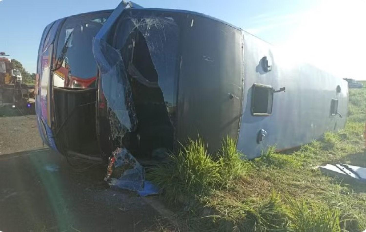 Ônibus que tombou e deixou 11 mortos saiu de Goiás com destino a São Paulo