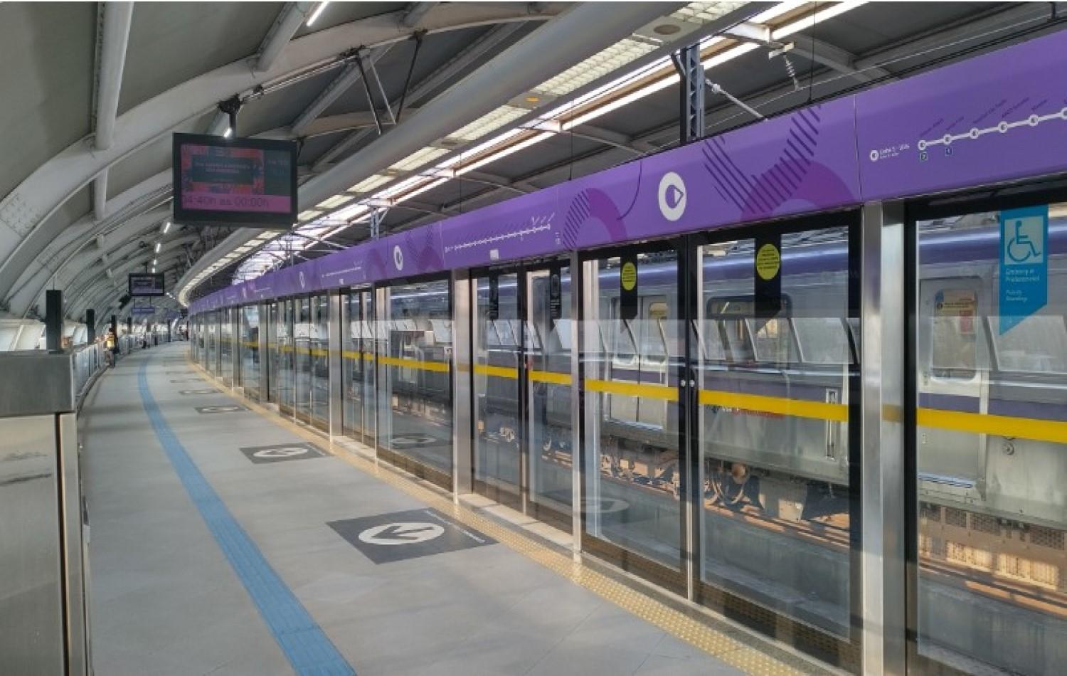 Passageiro morre ao ficar preso entre metrô e porta de plataforma em São Paulo