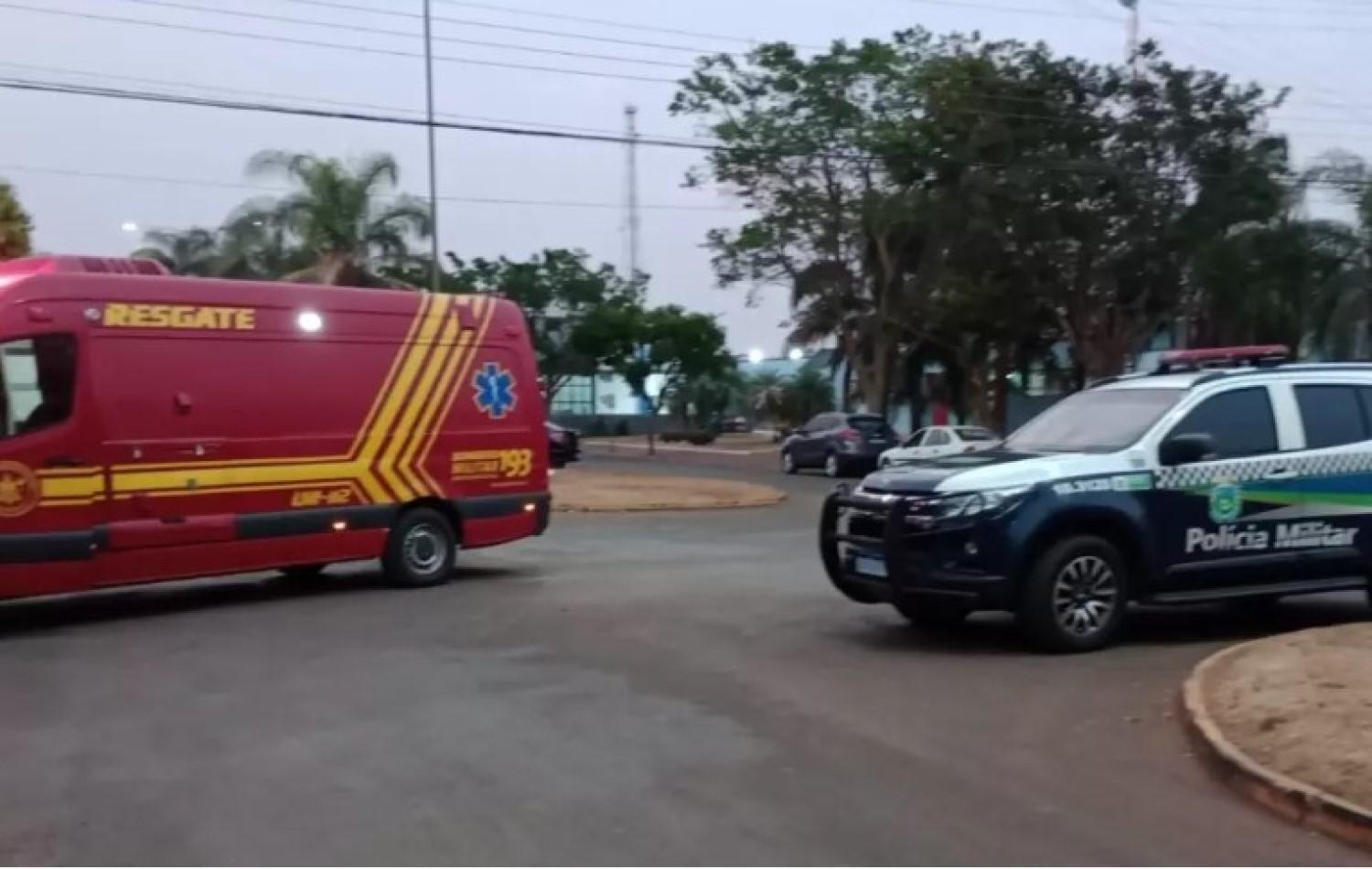 Homem é esfaqueado em frente agência bancaria de Chapadão do Sul