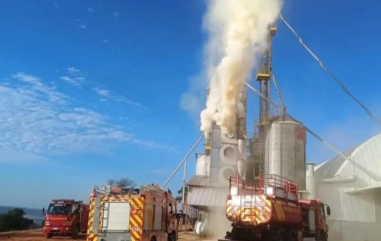 Incêndio destrói armazém de milho em Mineiros