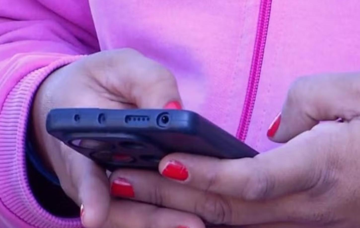 Sogra que divulgou nudes de adolescentes encontrou imagens ao mexer no celular do filho, diz polícia