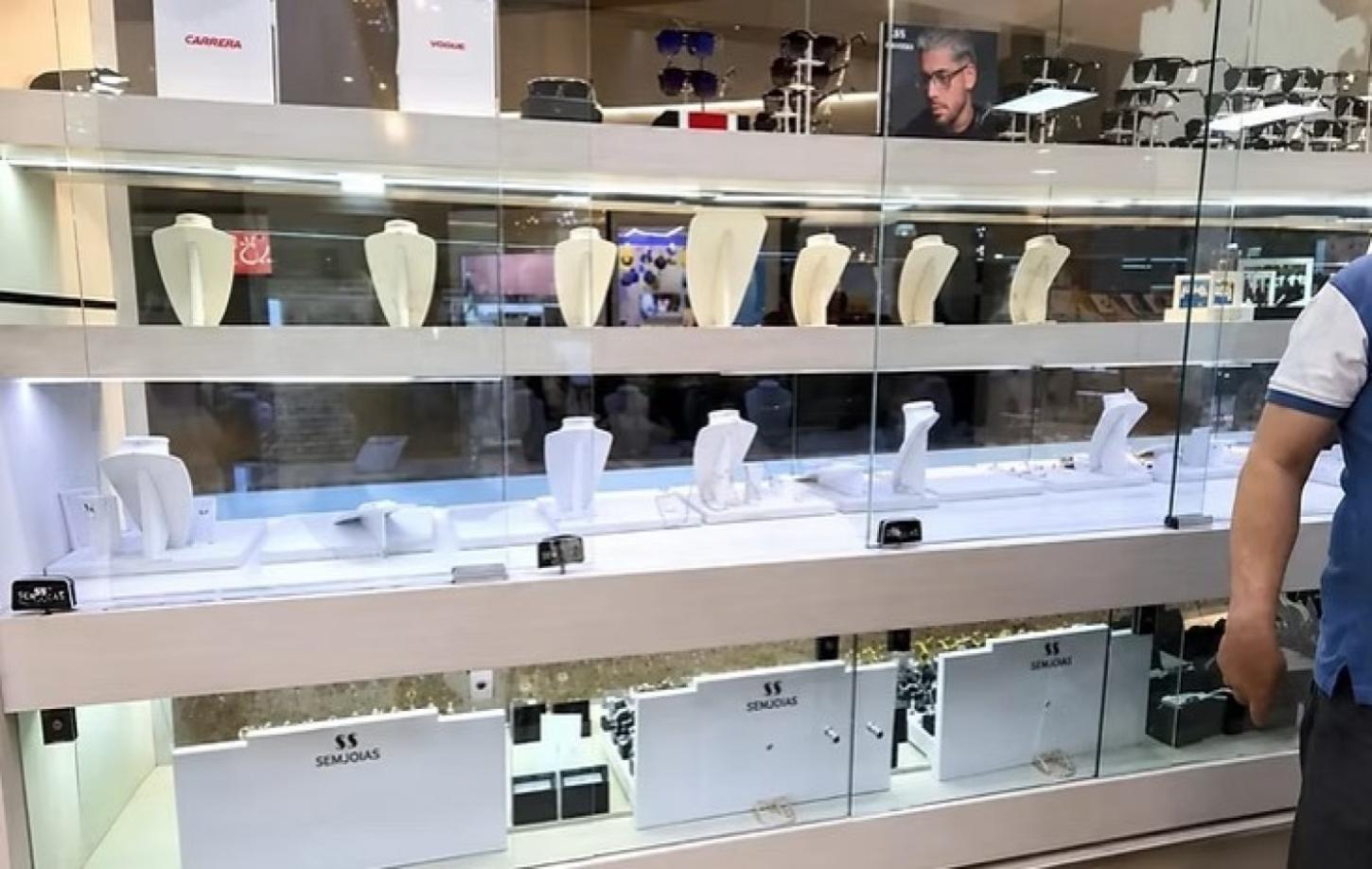 ‘Piratas de Shopping’ furtam R$ 500 mil de joalheria em Aparecida