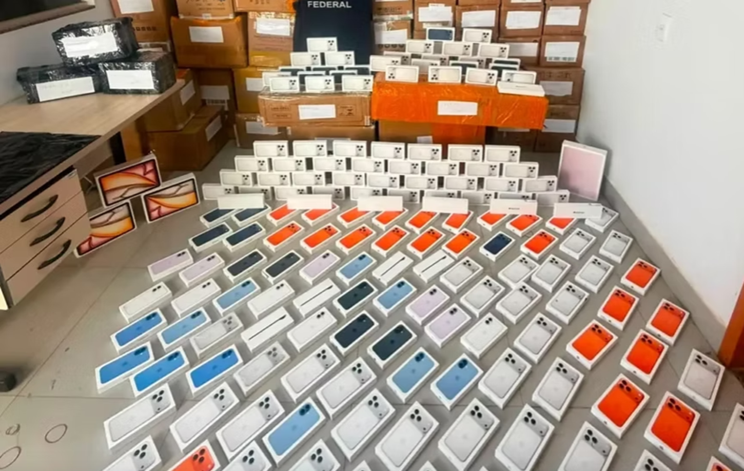 Homem é preso com iPhones e tablets avaliados em R$ 5 milhões entre Goiás e MG