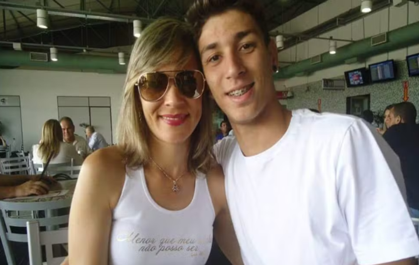 Mãe que atribui morte do filho ao vício em apostas diz que jovem passava noites em claro apostando: 'Estava cego pelo ví