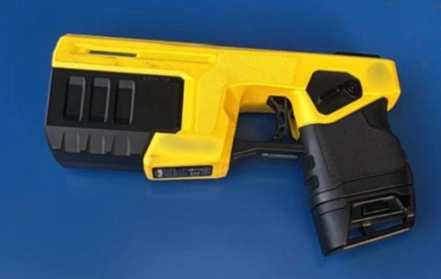 HOMEM MORRE APÓS LEVAR CHOQUE DE TASER  DA PM DEPOIS DE AGREDIR ADOLESCENTE DE 16 ANOS