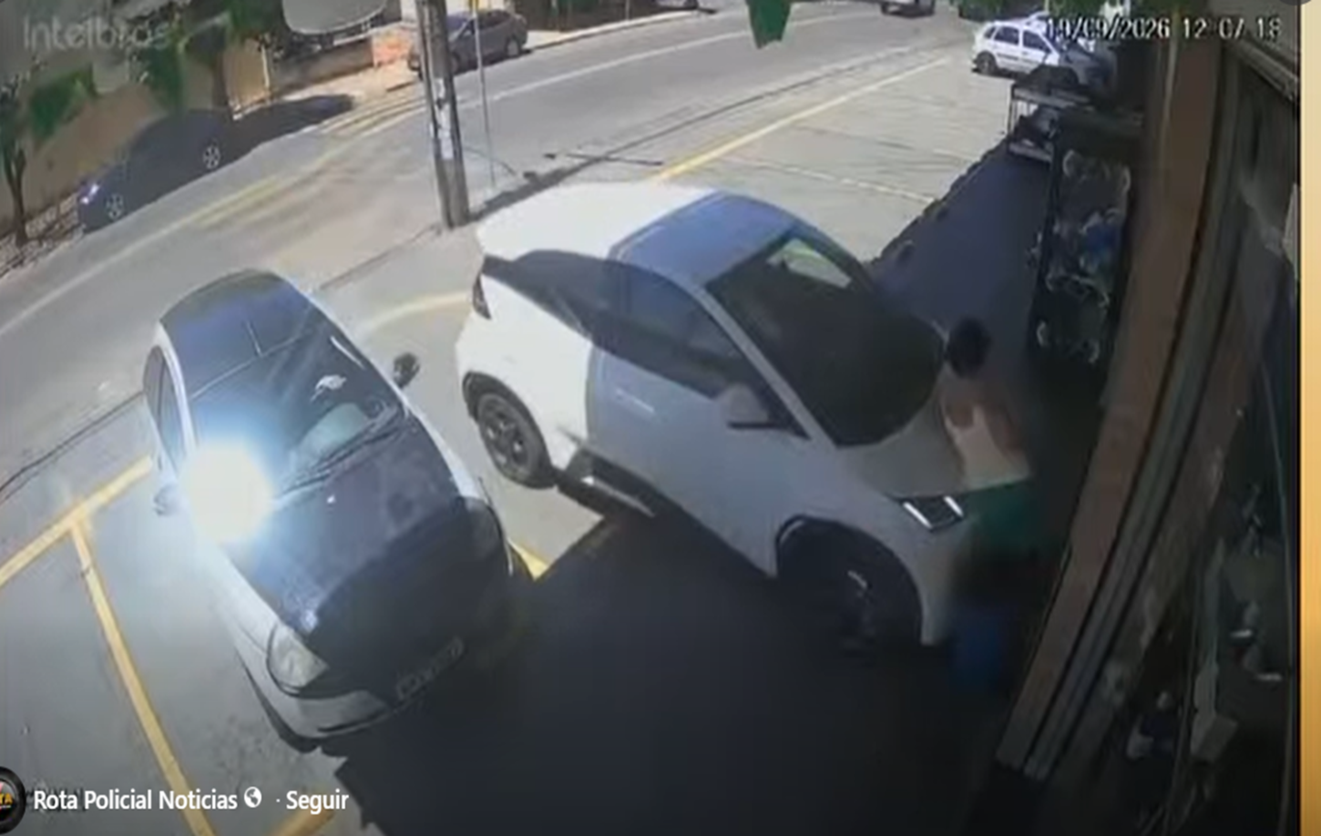MOTORISTA QUE ATROPELOU E PRENSOU MULHER CONTRA PAREDE DISSE QUE CONFUNDIU OS PEDAIS DO CARRO, DIZ POLÍCIA